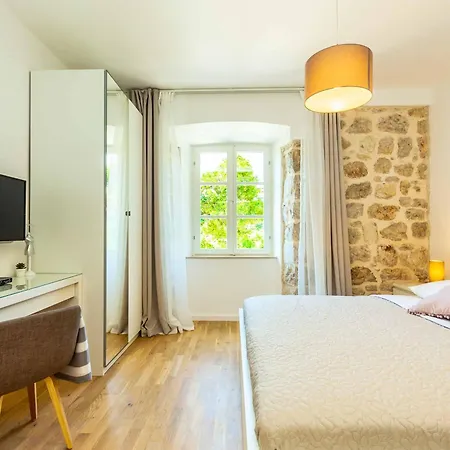 Villa Rustic Star