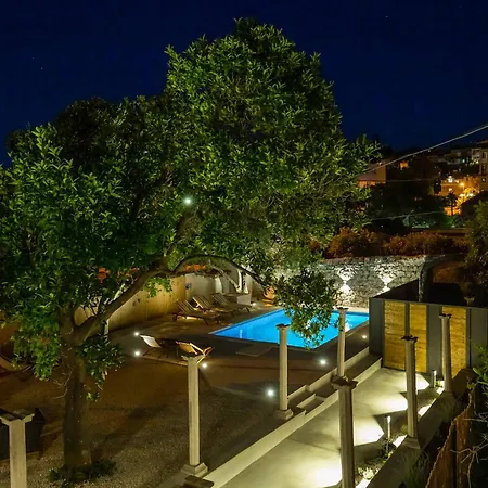 Rustic Star Villa *