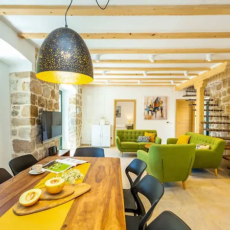 Villa Rustic Star