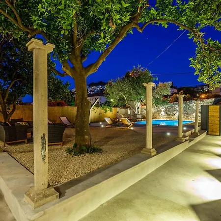 Villa Rustic Star
